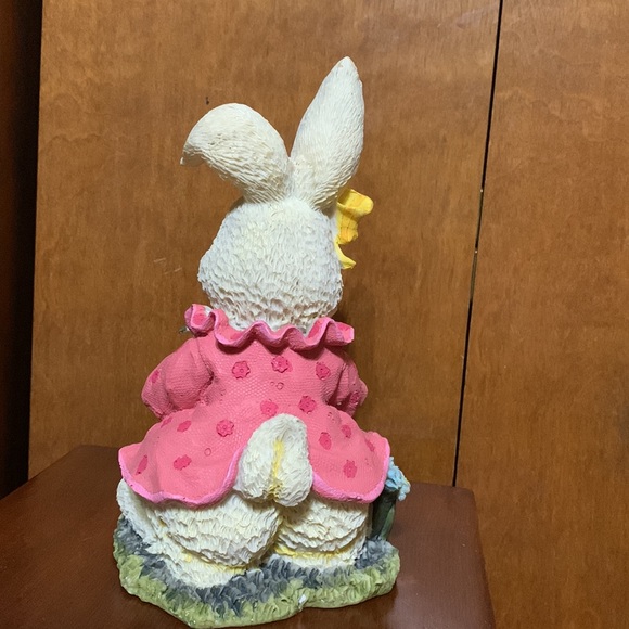 SPRING BUNNY BRINGING YOU A BUSHEL OF FLOWERS- Cute Mantel / Tabletop piece - Picture 5 of 10